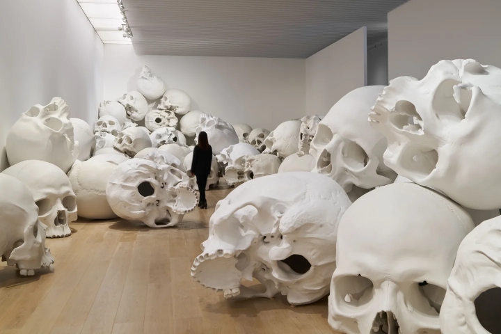森美術館「ロン・ミュエク」展が残り1ヶ月！不気味なほどリアルな彫刻に惹き寄せられる