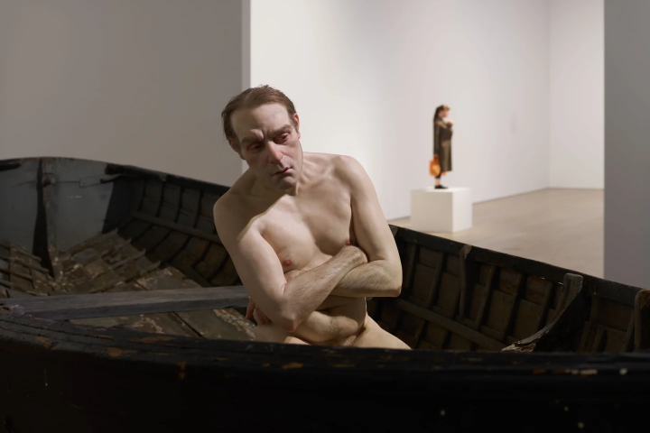 森美術館「ロン・ミュエク」展が残り1ヶ月！不気味なほどリアルな彫刻に惹き寄せられる