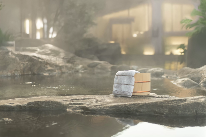 What's the difference between Japanese hot springs, public baths, and baths? We'll explain how to use them and the proper etiquette in an easy-to-understand way.