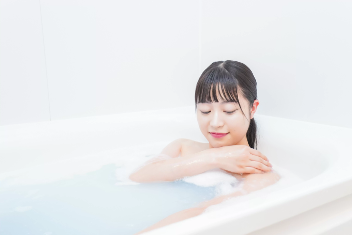 What's the difference between Japanese hot springs, public baths, and baths? We'll explain how to use them and the proper etiquette in an easy-to-understand way.