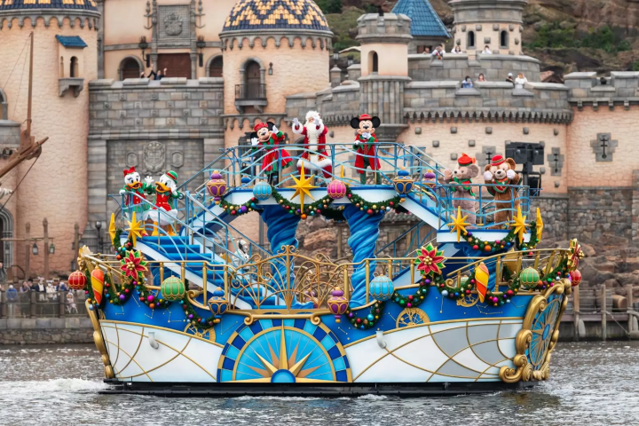 東京ディズニーシーではクリスマスグリーティングを公演