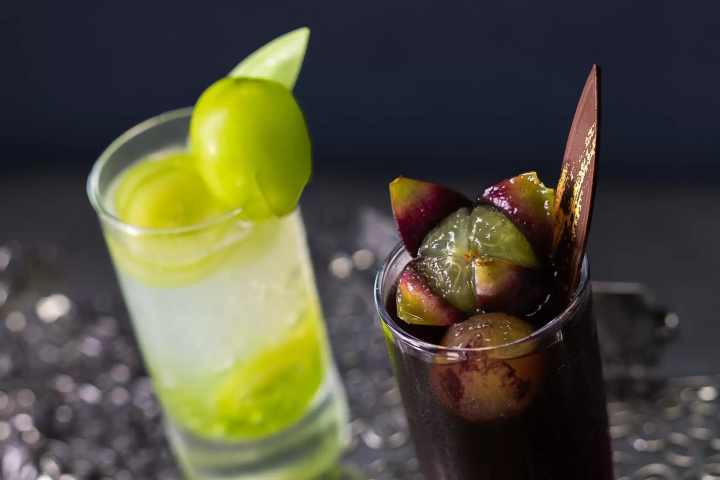 [Odaiba] Afternoon tea featuring Yamanashi Prefecture 's Shine Muscat grapes, with stunning views of Tokyo Bay.