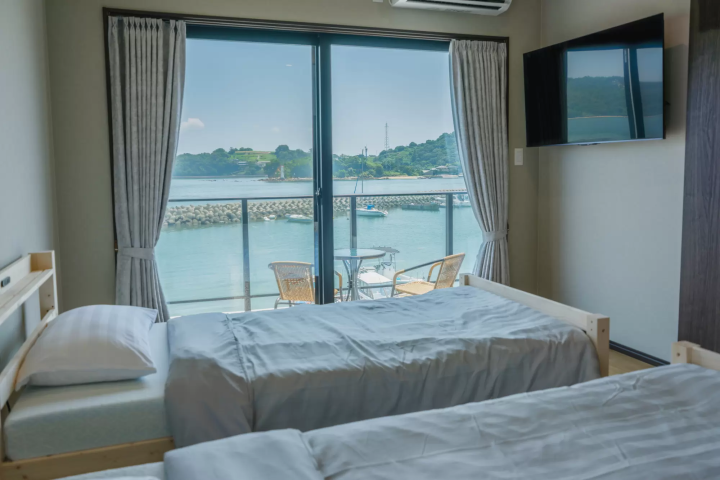 Akebono，位於牛窗岡山的海濱旅館兼投影映射咖啡館。
