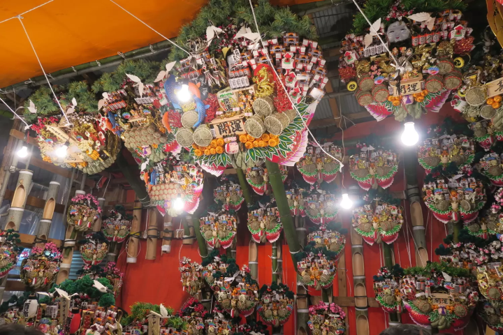 【2026東京酉之市】大國魂神社11月7日、19日登場！開運熊手、交通攻略