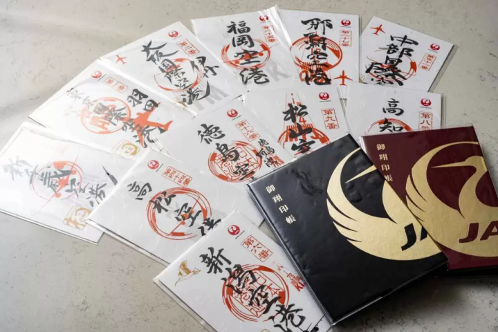 Okayama Momotaro Airport Souvenir Guide | Including Goshoin), Kibi Dango (Kibi Dango), and alcoholic beverages from duty-free shops.