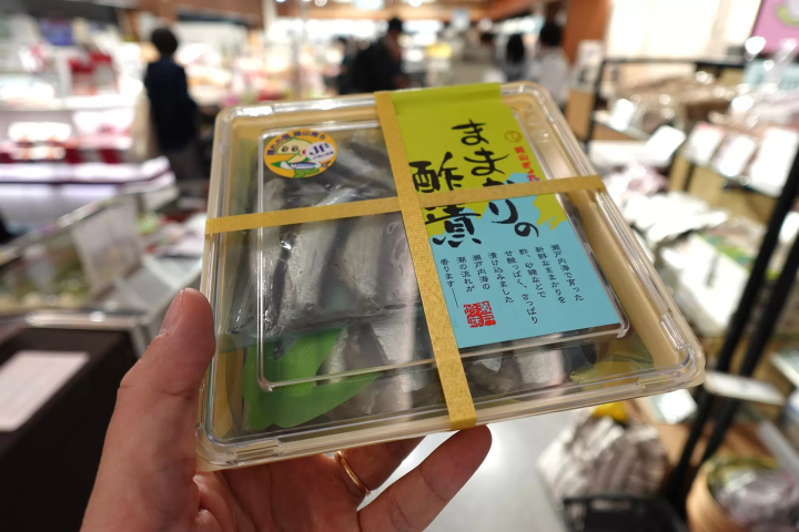 Okayama Momotaro Airport Souvenir Guide | Including Goshoin), Kibi Dango (Kibi Dango), and alcoholic beverages from duty-free shops.