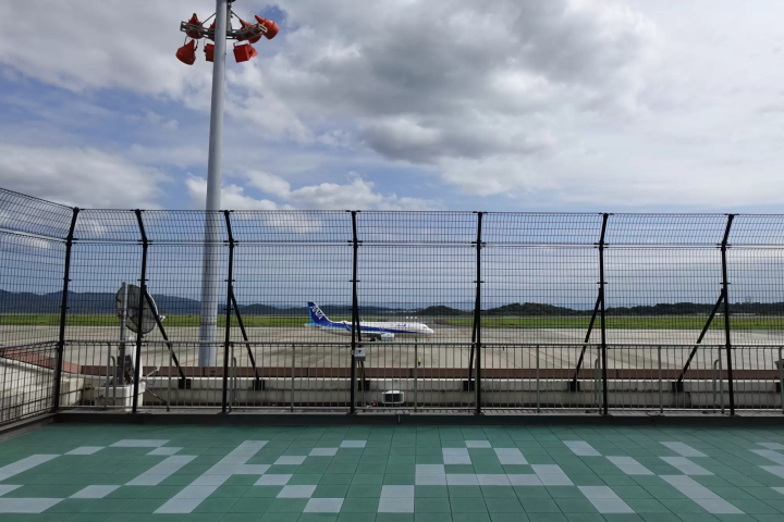 Okayama Momotaro Airport Souvenir Guide | Including Goshoin), Kibi Dango (Kibi Dango), and alcoholic beverages from duty-free shops.