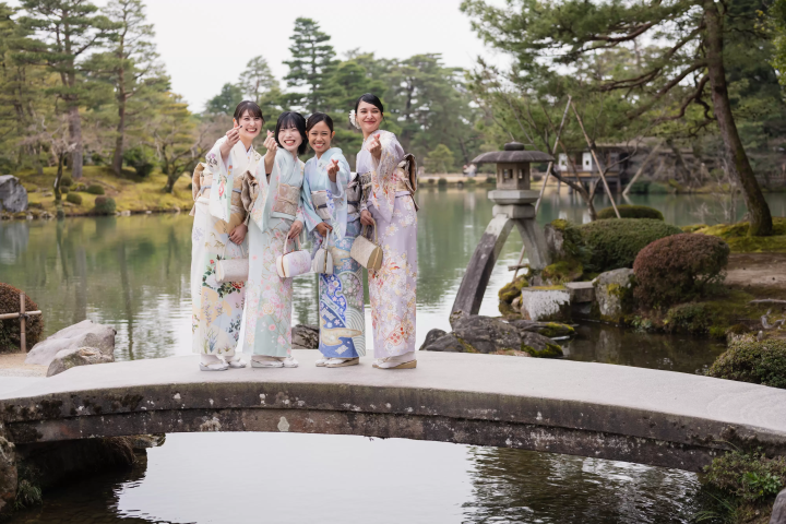 Leave your travel memories and wedding photos to "Art Studio" to capture them beautifully in photographs.